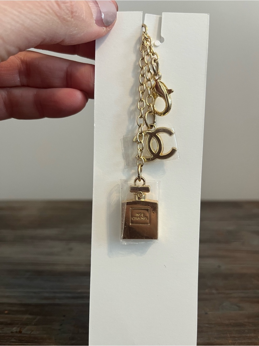 CHANEL NWT Gold-tone N°5 Perfume Bottle Charm with CC Logo - Picture 3 of 4
